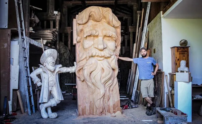 Holzskulptur aus der Bildhauerwerkstätte Tirol